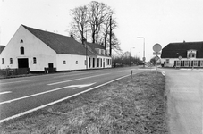 847353 Gezicht op de Provincialeweg (S13, de secundaire provinciale weg Utrecht-Wijk bij Duurstede), met rechts de ...